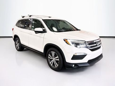 Used 2017 Honda Pilot EX image 3