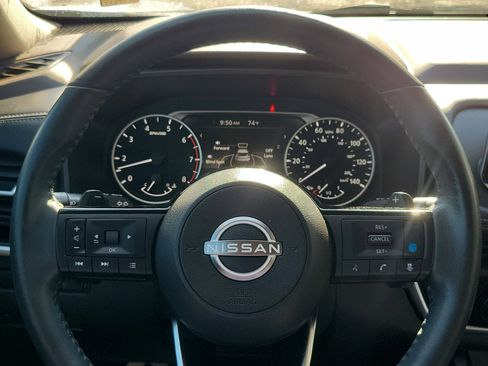 Used 2023 Nissan Rogue SV w/ SV Premium B Package image 16