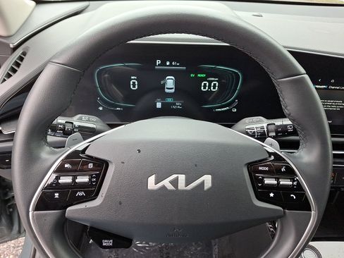 Used 2023 Kia Niro EX Touring image 21