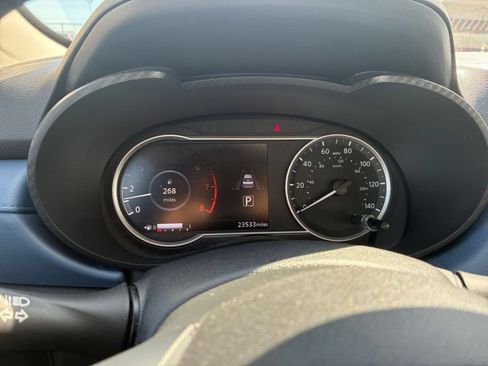 Used 2025 Nissan Versa SV FWD image 33