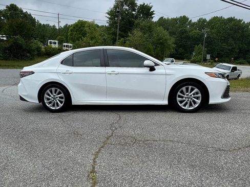 Used 2022 Toyota Camry LE FWD image 3