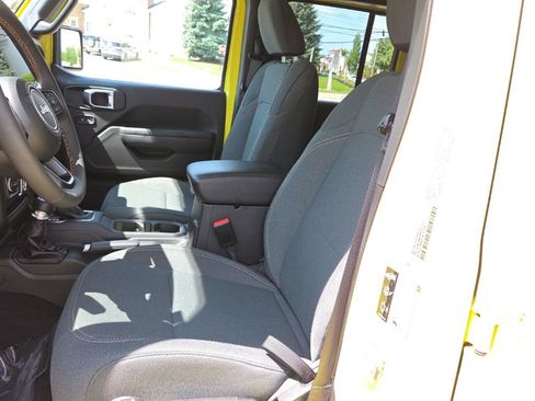 Used 2024 Jeep Wrangler Unlimited w/ Convenience Group AWD/4WD image 13