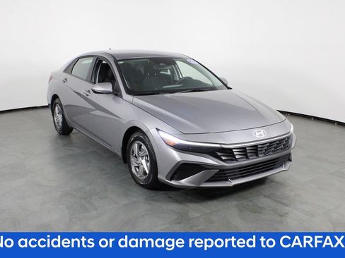 Certified 2025 Hyundai Elantra SE FWD image 5