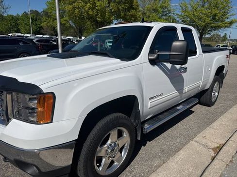 Used 2013 GMC Sierra 2500 SLE w/ SLE Preferred Package image 2