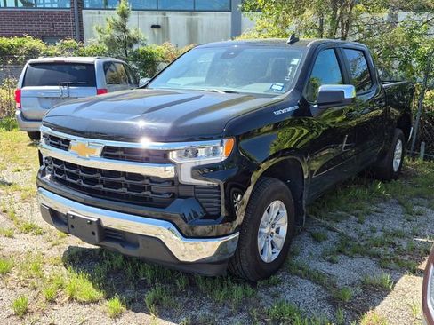 Used 2025 Chevrolet Silverado 1500 LT image 2
