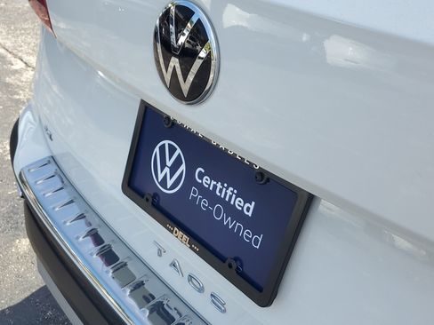 Certified 2024 Volkswagen Taos SE image 10