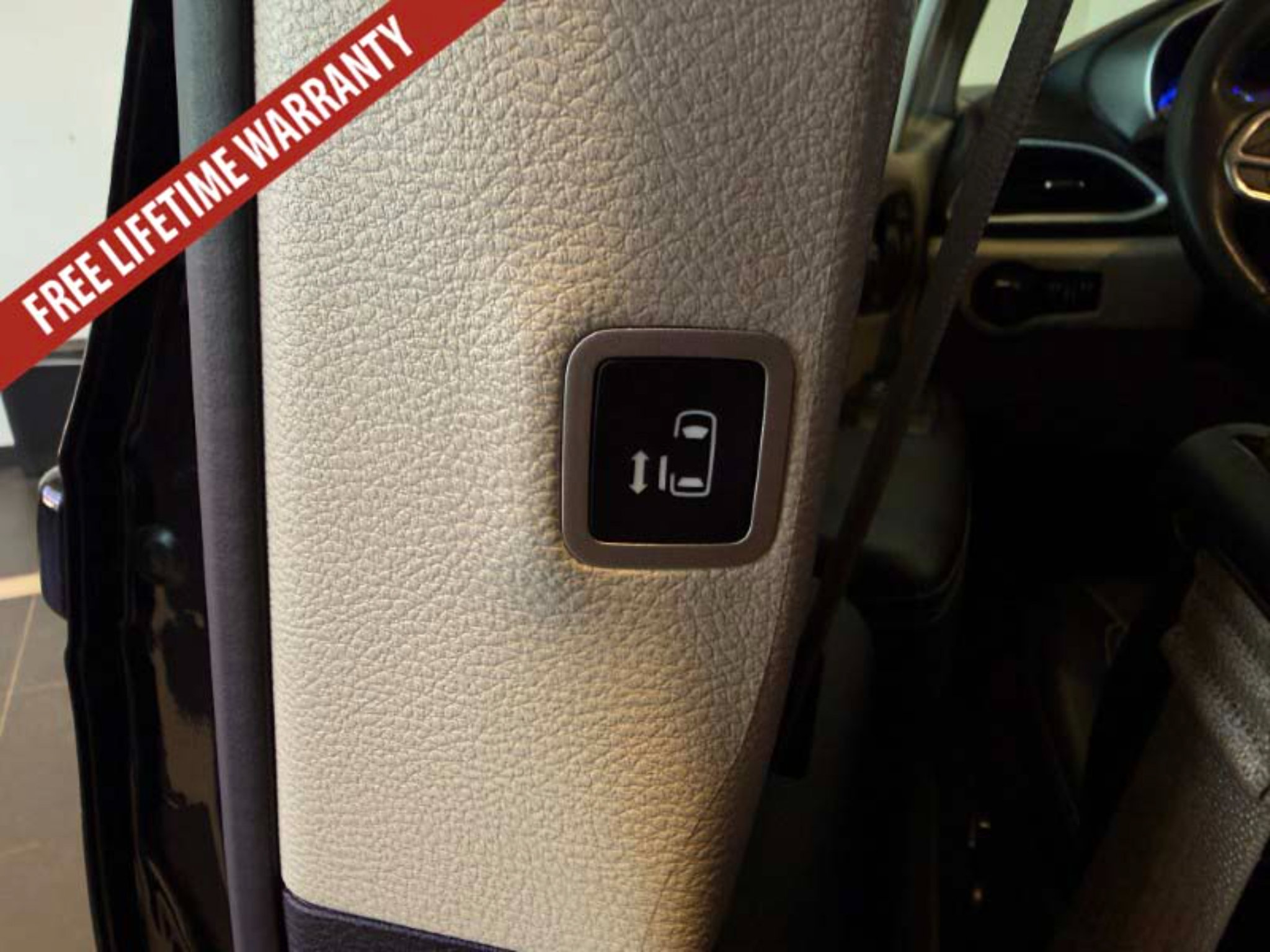 Used 2024 Chrysler Pacifica Touring-L FWD image 42