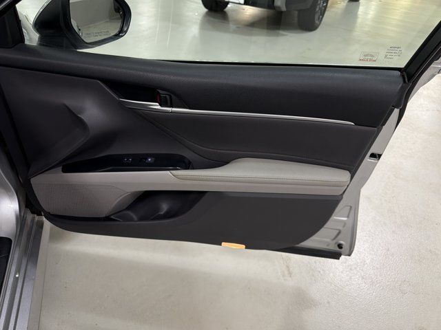 Used 2018 Toyota Camry XLE FWD image 38