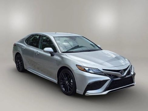 Used 2024 Toyota Camry XSE FWD image 3