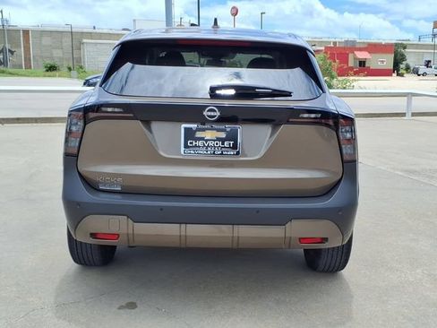 Used 2025 Nissan Kicks SV FWD image 6