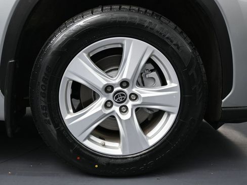 Used 2021 Toyota Highlander L image 14