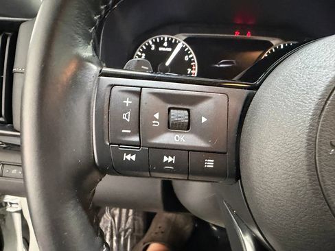 Used 2023 Nissan Pathfinder SV w/ Black Appearance Package AWD/4WD image 18