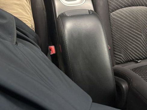 Used 2014 Dodge Journey SXT w/ Flexible Seating Group image 40