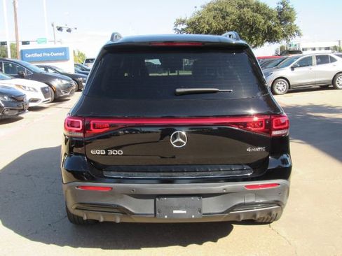 Used 2023 Mercedes-Benz EQB 300 4MATIC image 10