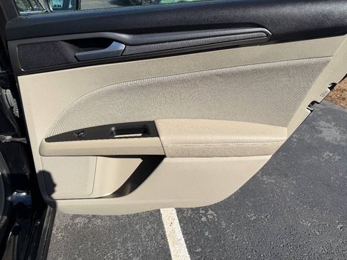Used 2018 Ford Fusion SE FWD image 14