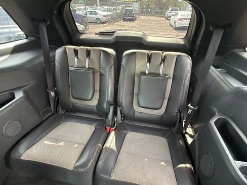 Used 2017 Ford Explorer XLT w/ Equipment Group 202A image 29