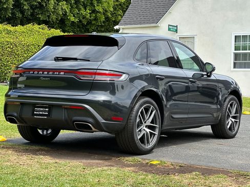 Certified 2025 Porsche Macan AWD/4WD image 8