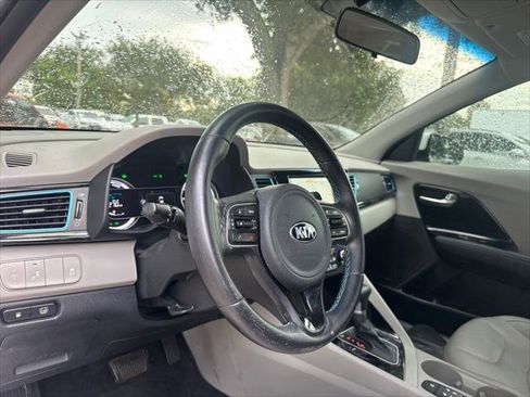 Used 2017 Kia Niro Touring FWD image 13