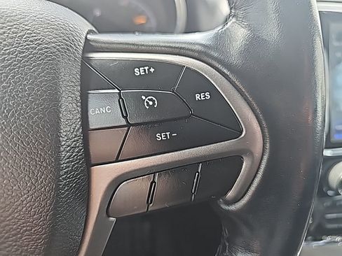 Certified 2021 Jeep Grand Cherokee Laredo X image 30