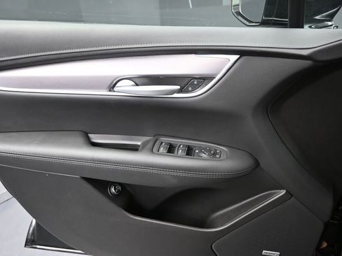 Certified 2025 Cadillac XT5 Luxury w/ LPO, Floor Liner Package AWD/4WD image 16