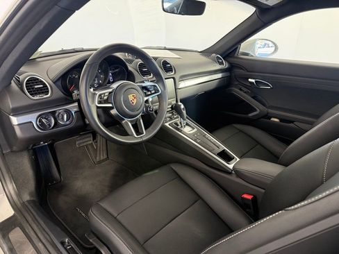 Certified 2024 Porsche 718 Cayman image 4