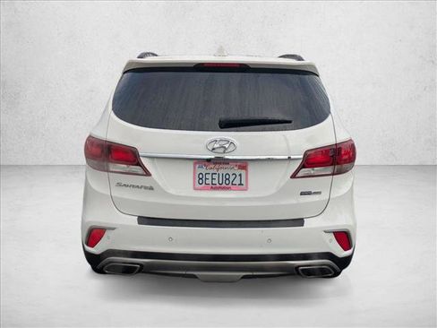 Used 2018 Hyundai Santa Fe SE image 7