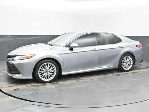 Used 2019 Toyota Camry XLE image 4