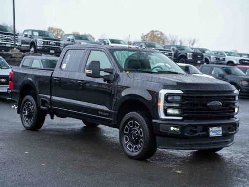 Used 2025 Ford F250 Platinum image 3