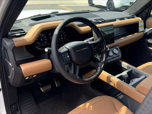 Used 2025 Land Rover Defender 130 V8 image 8