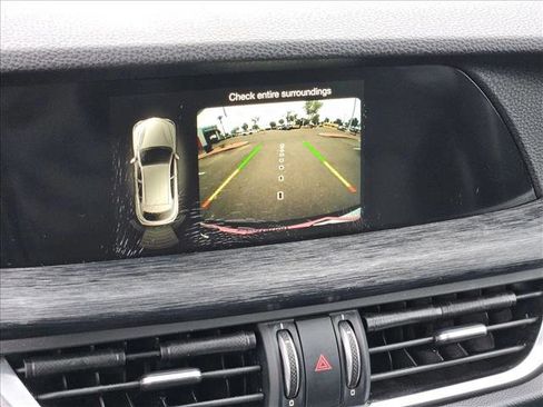 Used 2019 Alfa Romeo Stelvio image 12