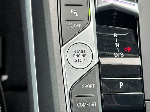 Used 2025 BMW 230i Coupe w/ Convenience Package image 27