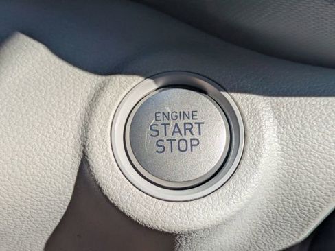 Used 2025 Hyundai Venue SEL FWD image 31