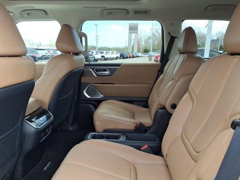 Used 2025 INFINITI QX80 Sensory image 6