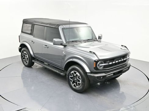 Used 2022 Ford Bronco Outer Banks image 16