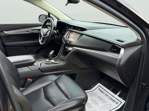 Used 2017 Cadillac XT5 Luxury w/ Driver Awareness Package image 15