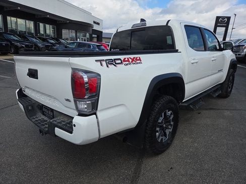 Used 2021 Toyota Tacoma TRD Off-Road w/ Technology Package AWD/4WD image 5