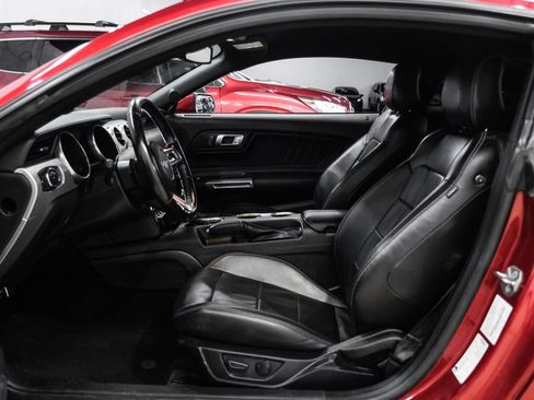Used 2019 Ford Mustang Premium RWD image 4