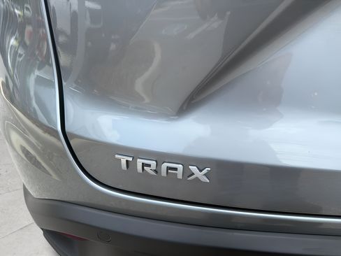Used 2026 Chevrolet Trax LS w/ LS Convenience Package FWD image 13