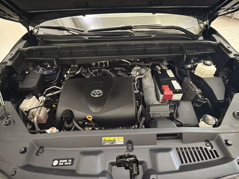 Used 2021 Toyota Highlander Limited FWD image 34
