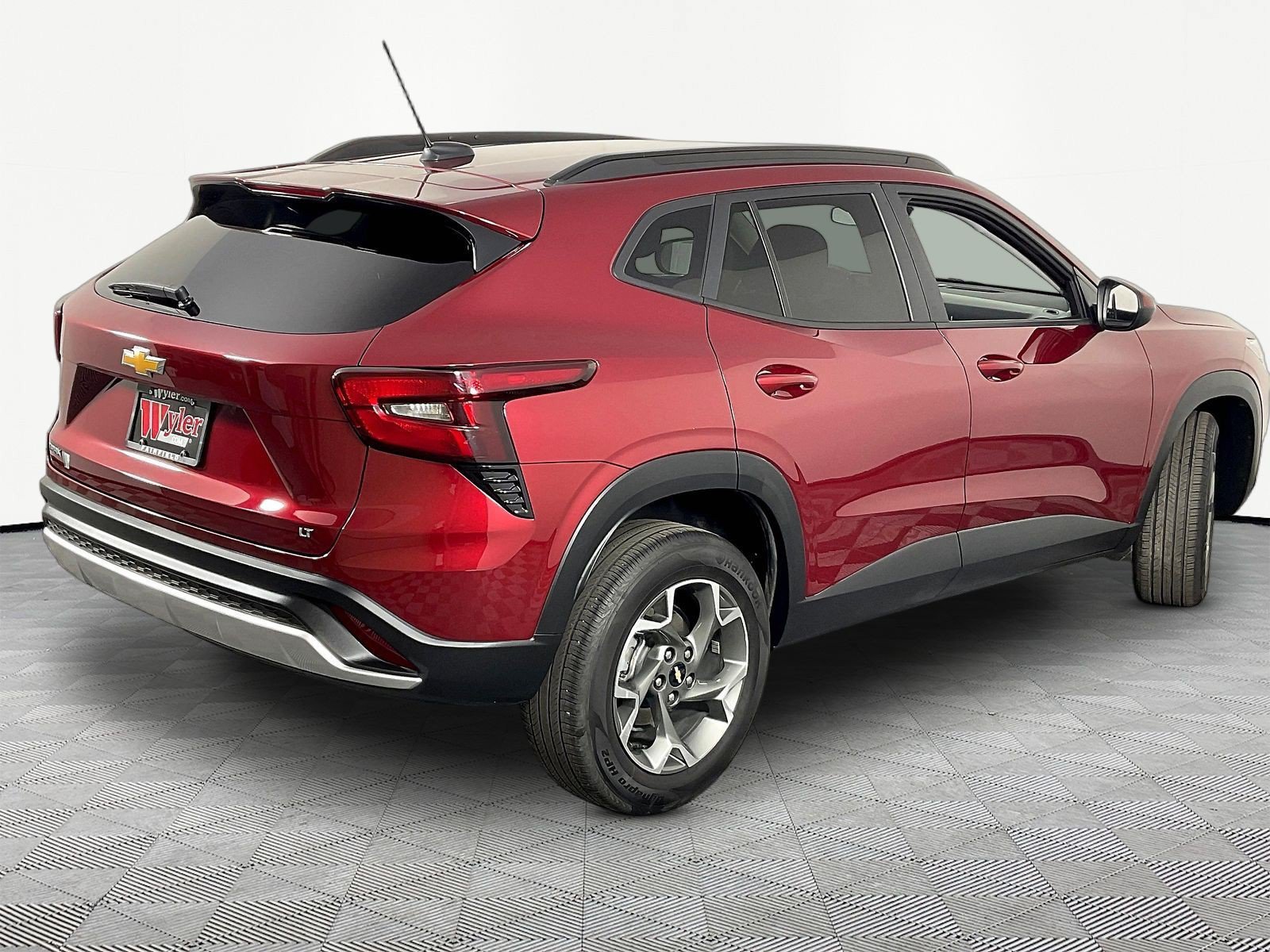 Used 2025 Chevrolet Trax LT FWD image 6