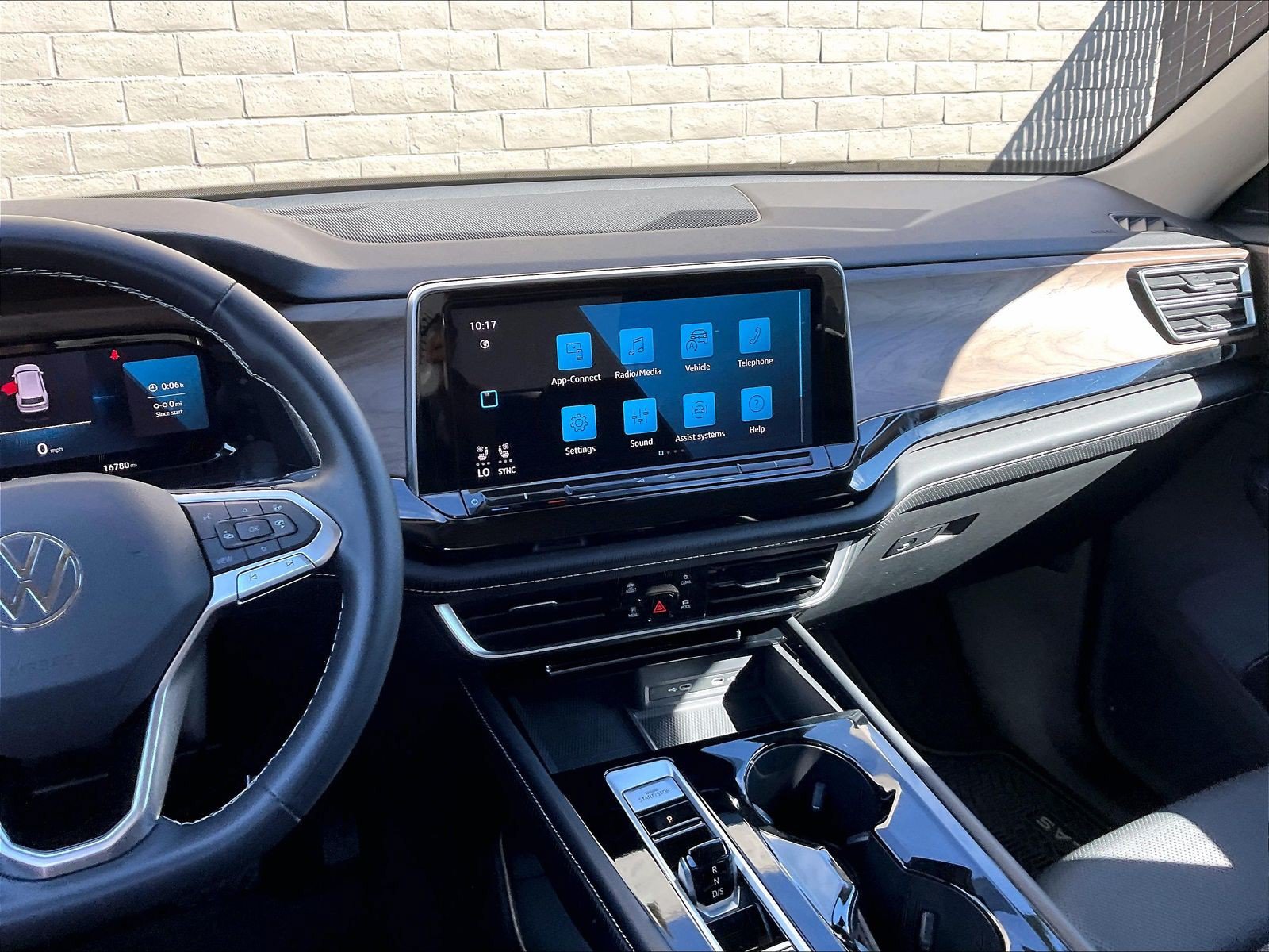 Certified 2024 Volkswagen Atlas SE FWD image 5
