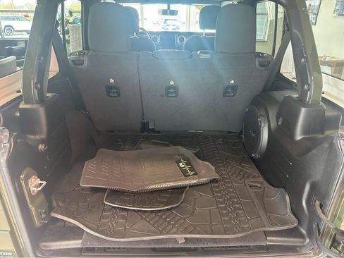 Used 2021 Jeep Wrangler Unlimited Sahara w/ Uconnect 4C Nav & Sound Group AWD/4WD image 33
