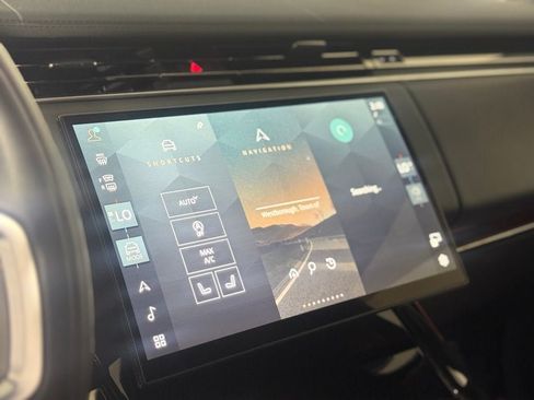 Used 2025 Land Rover Range Rover Sport SE AWD/4WD image 14