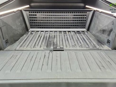 Used 2024 Tesla Cybertruck AWD Crew Cab image 14