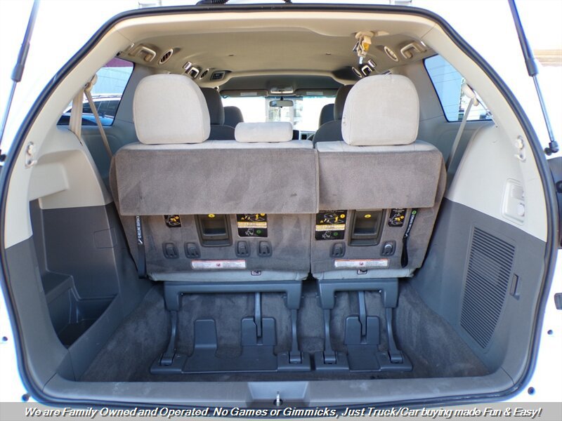 Used 2017 Toyota Sienna L FWD image 9