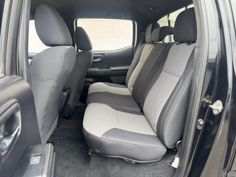 Used 2020 Toyota Tacoma TRD Sport w/ Technology Package RWD image 16