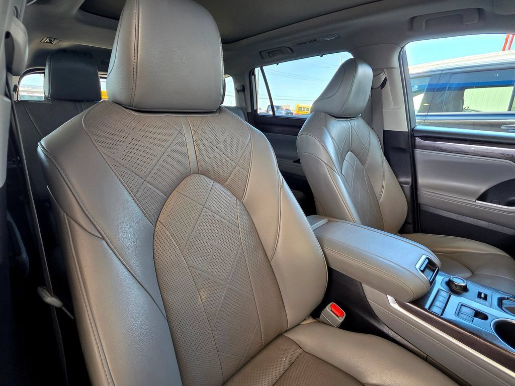Used 2021 Toyota Highlander Platinum AWD/4WD image 74