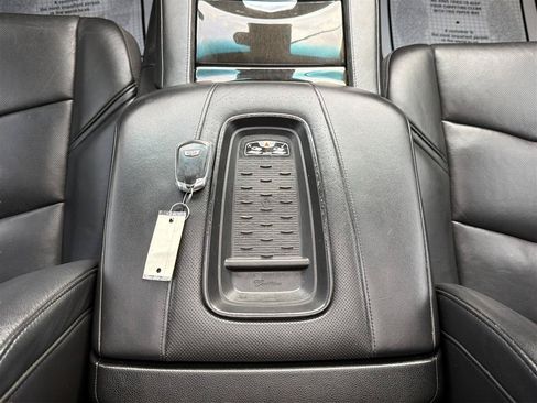 Used 2017 Cadillac Escalade Platinum AWD/4WD image 30