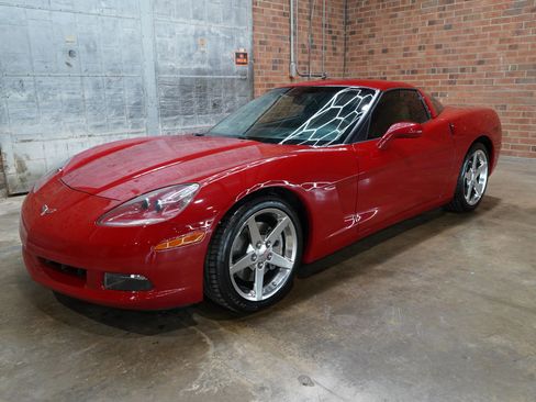 Used 2005 Chevrolet Corvette Coupe w/ Preferred Equipment Group RWD image 7