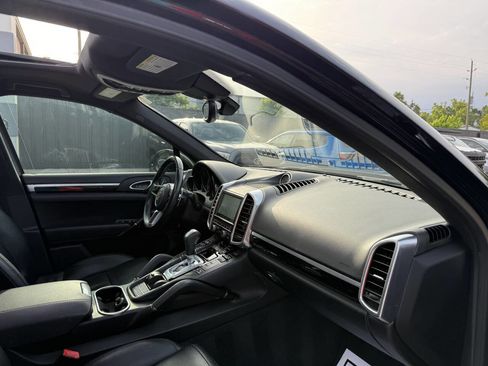 Used 2016 Porsche Cayenne AWD/4WD image 9